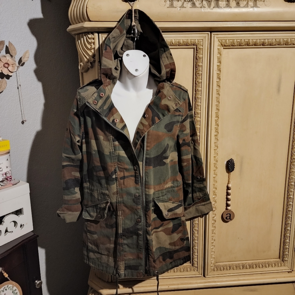 Forever 21 camo hoodie jacket